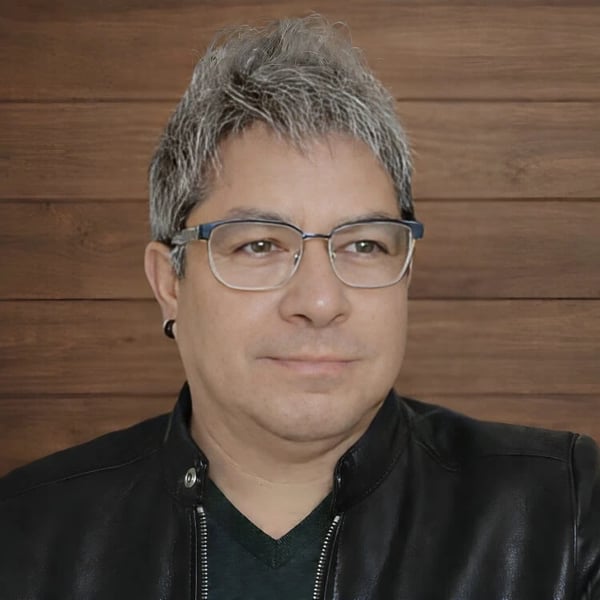 Arquitecto Tato Samamé, colegiado y verificador SUNARP en Perú